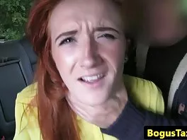 Teen Blowjob სანაპიროზე
