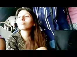 ყელი მაგრად ქერა საყვარელ ბავშვს