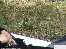 კოხტა ქალი შიშველი ხდება