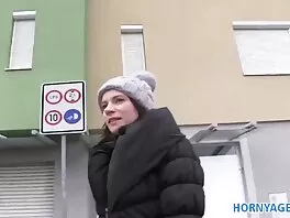 საყვარელი შავგვრემანი თაფლი იღებს დილდოს