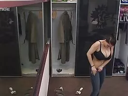 ორი წიწილა იძირება